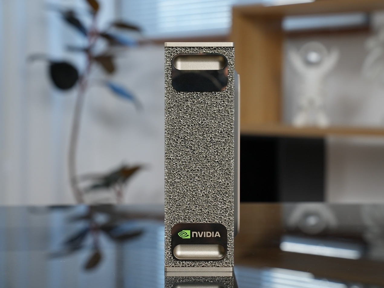 NVIDIA Spark机箱 正面